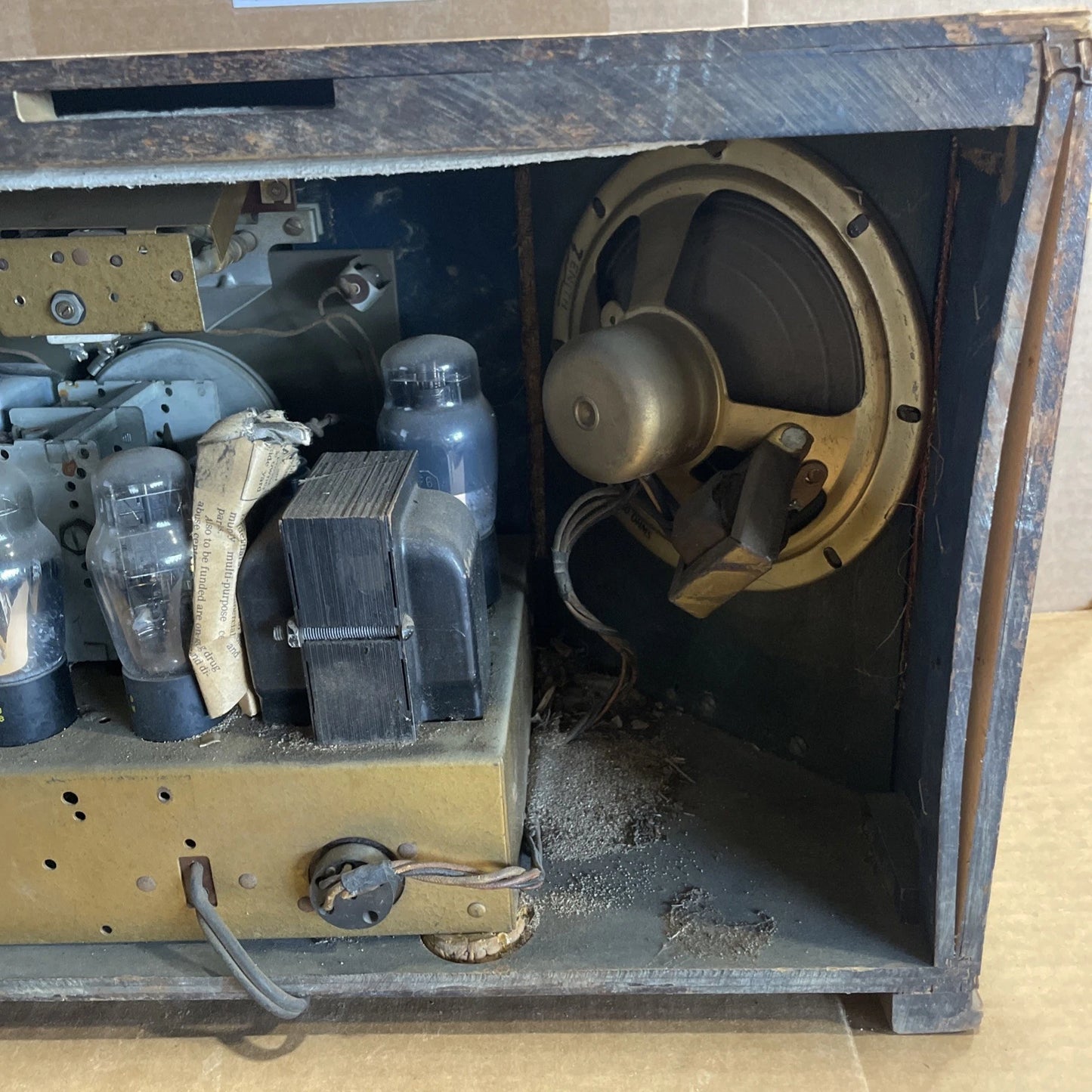 1939 Zenith 6-S-321 "Stars and Stripes" radio as is parts only turns on