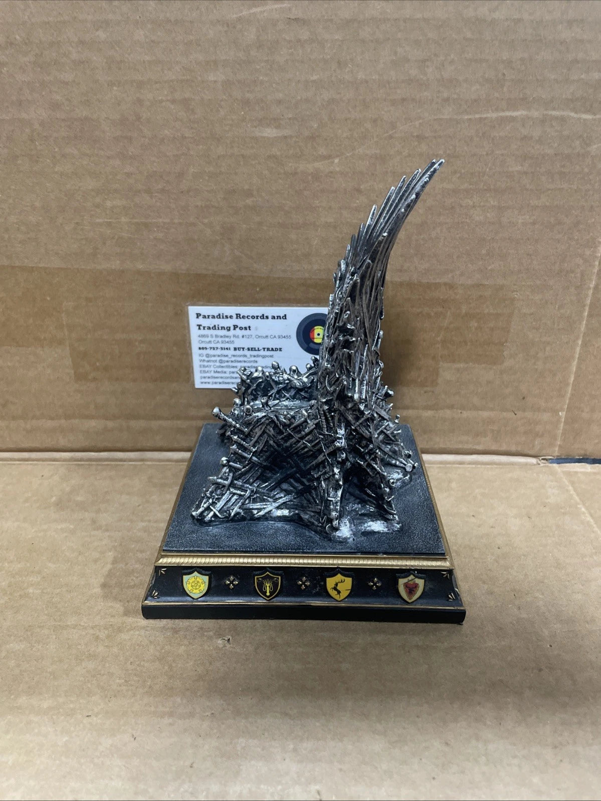 GAME OF THRONES THE IRON THRONE METAL SCULPTURE /WITH HOUSE SHIELDS WOOD BASE