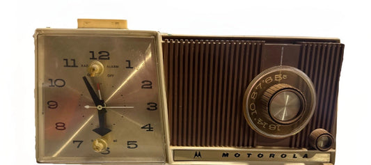1961 Motorola C18W Atomic MCM AM Tube Radio White Brown Excellent