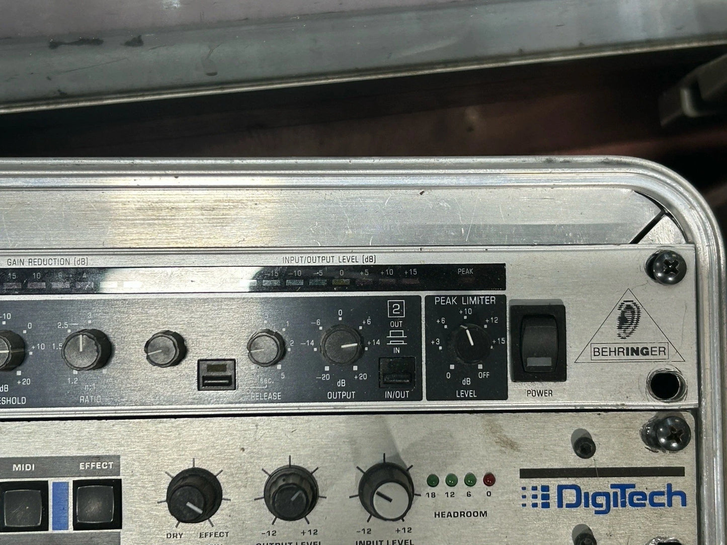 Behringer Composer MDX2000