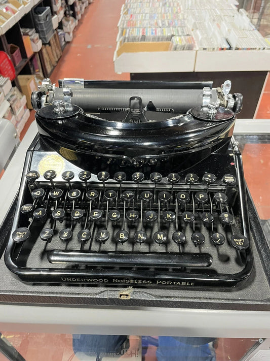 Vintage Underwood Noiseless Portable Typewriter, 1930's, Very Good Condition