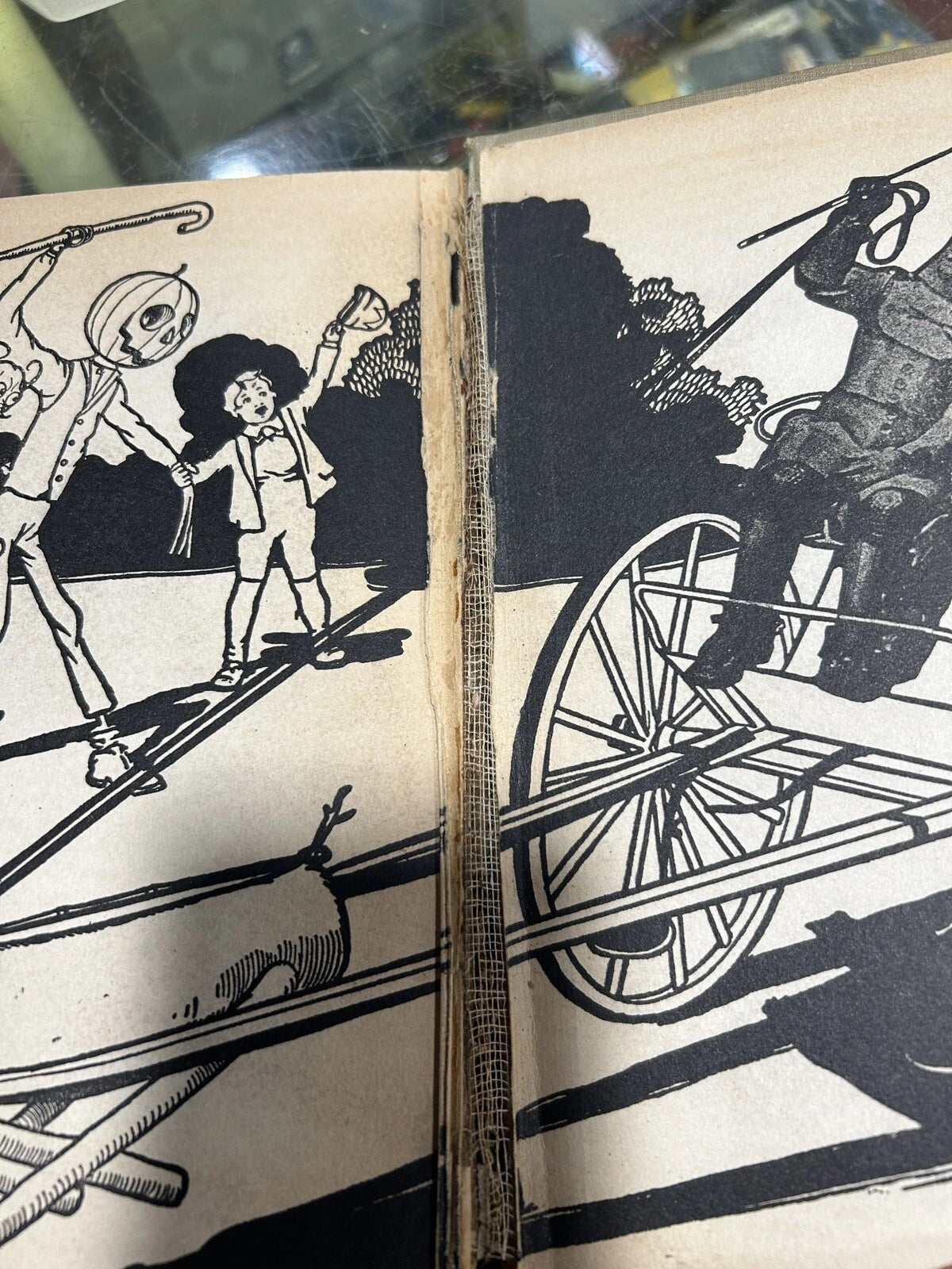 THE LAND of OZ L. Frank Baum Hardcover Reilly & Lee White Edition