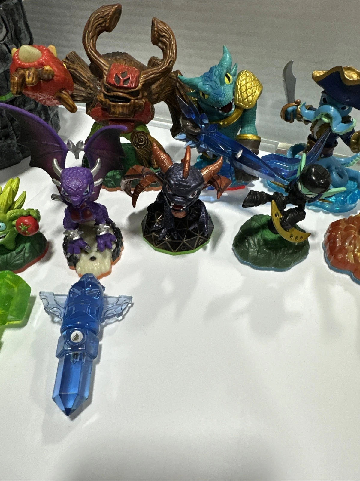 Skylanders - 4 XBOX 360 Portals Of Power With 8 Figures & Trap Key RARE