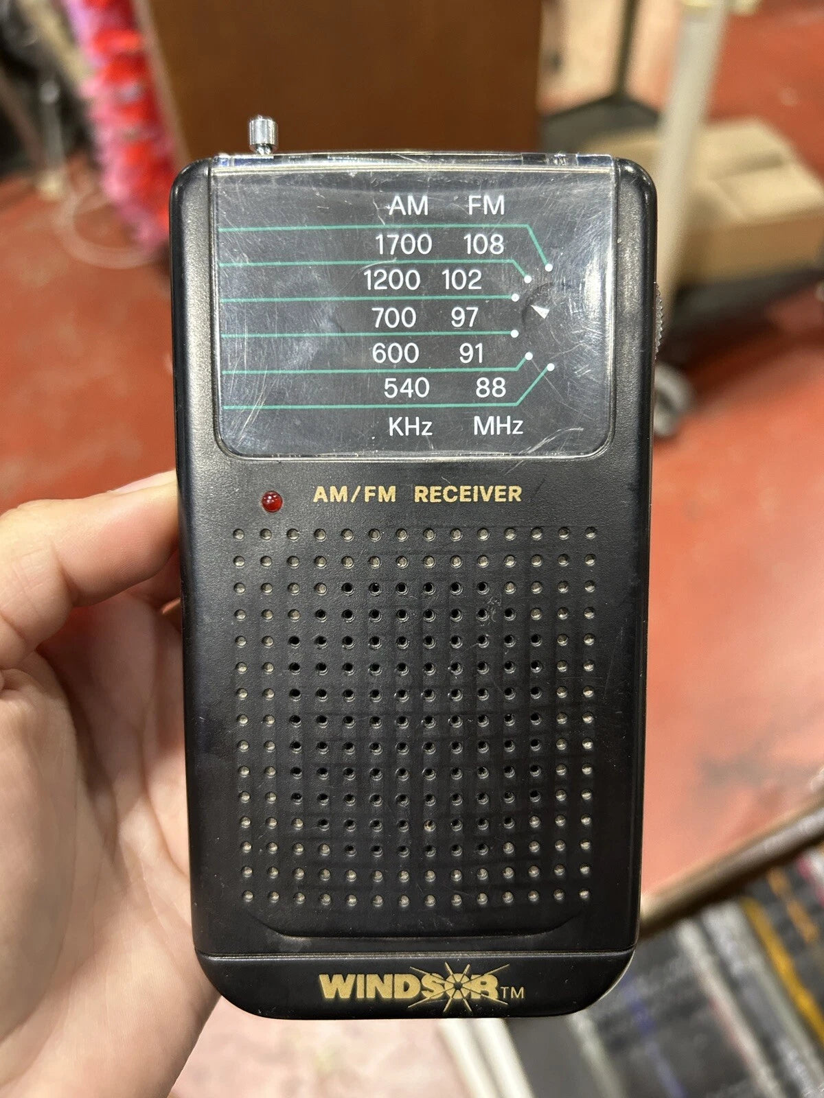 Vintage Windsor pocket radio model 2628 AM/FM *Tested Working*