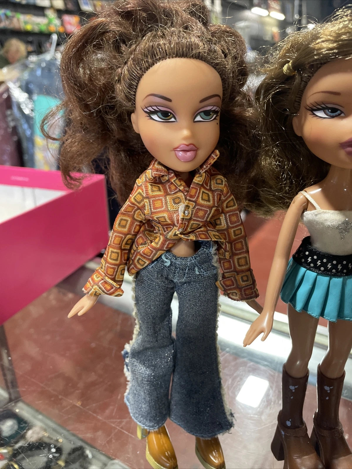 Vintage 2001 MGA Bratz Doll Lot of 5 Dolls w/Outfits & Extra Shoes MINT