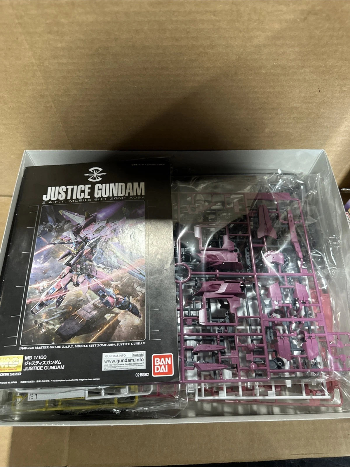 Bandai Justice Gundam MG 1/100 Scale Model Kit USA Seller Open Box