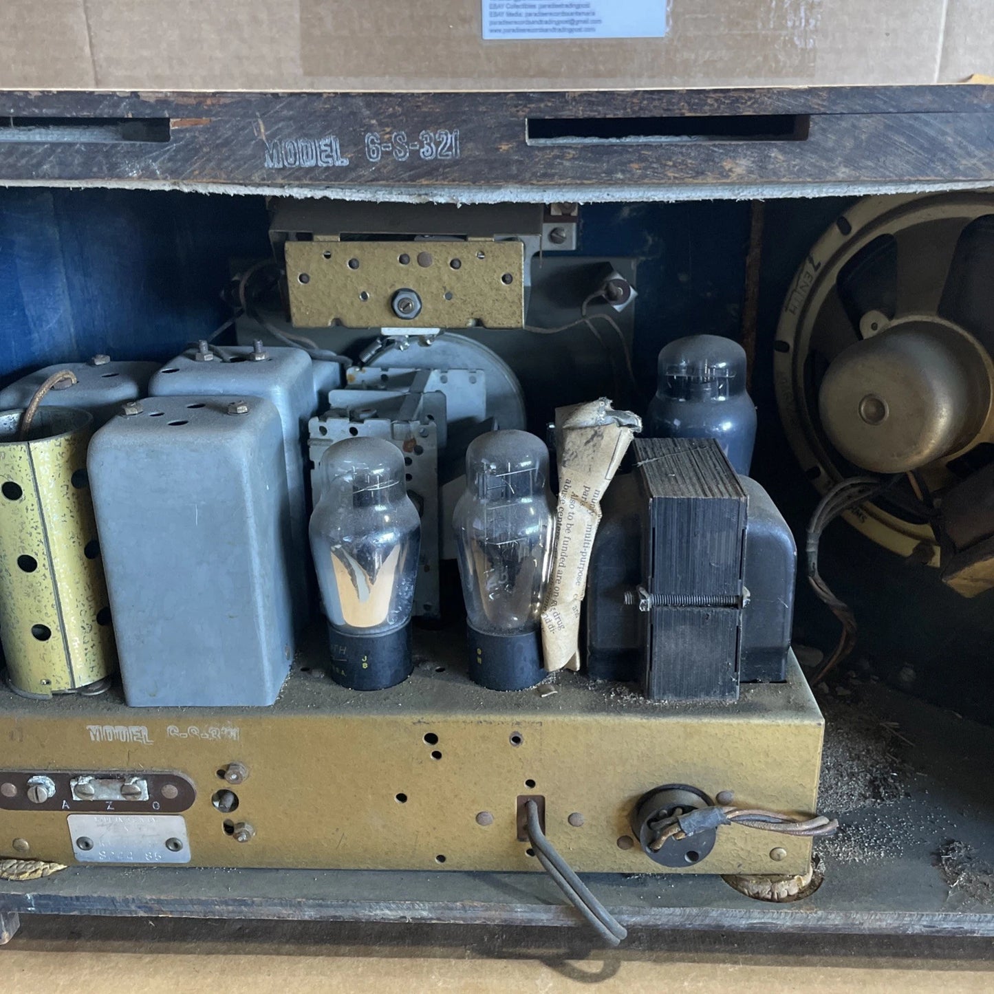 1939 Zenith 6-S-321 "Stars and Stripes" radio as is parts only turns on