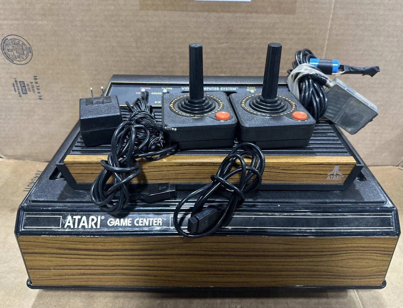 Original ATARI 2600 CONSOLE with STORAGE/Games/Controllers-GAME CENTER READ