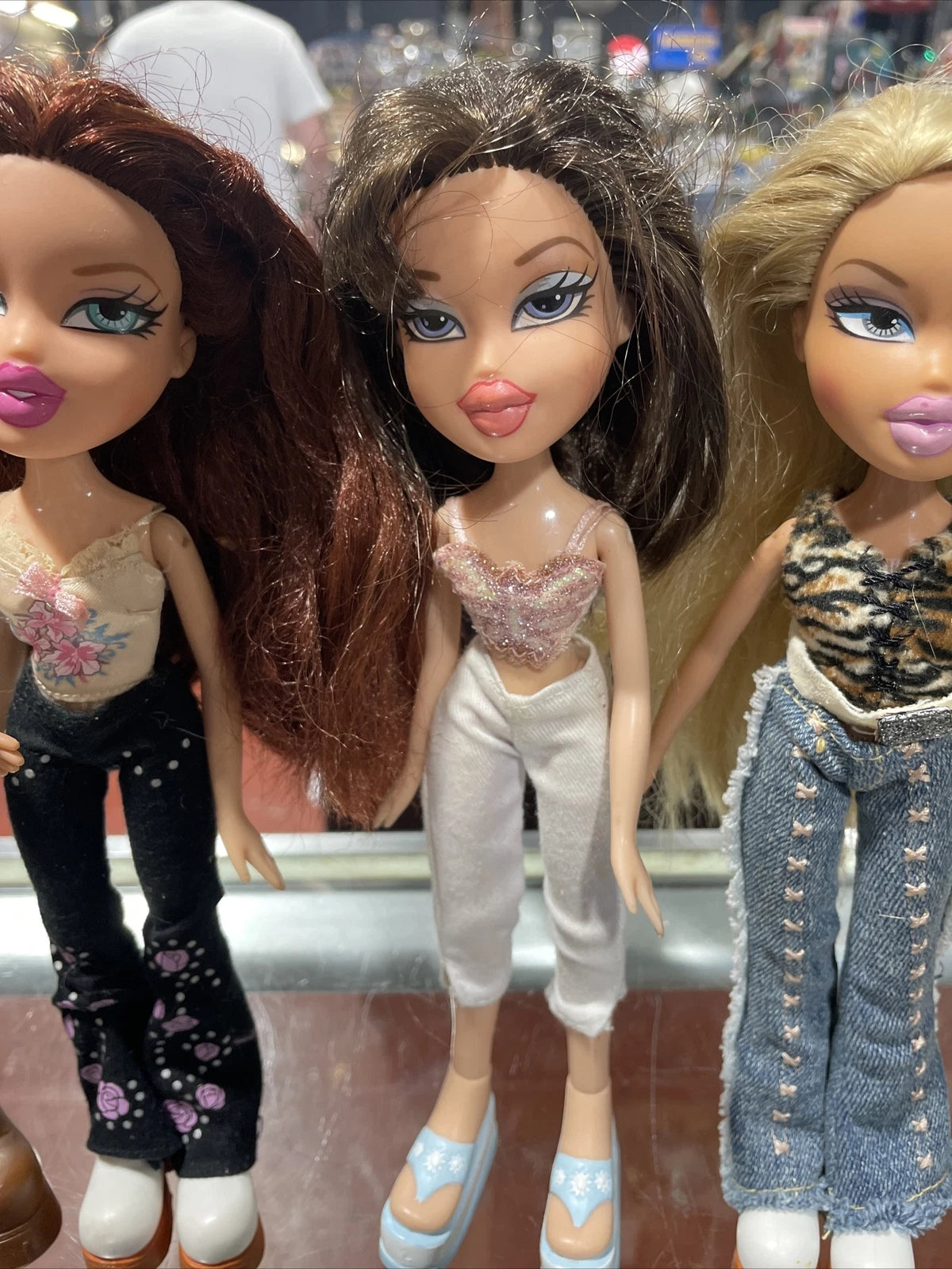 Vintage 2001 MGA Bratz Doll Lot of 5 Dolls w/Outfits & Extra Shoes MINT