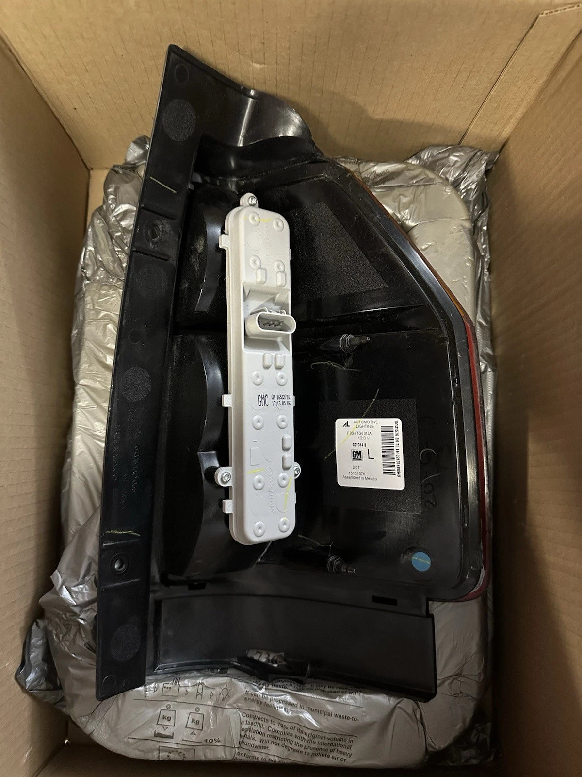 Fits 2002-09 GMC ENVOY Tail Light LH OEM#:15131576