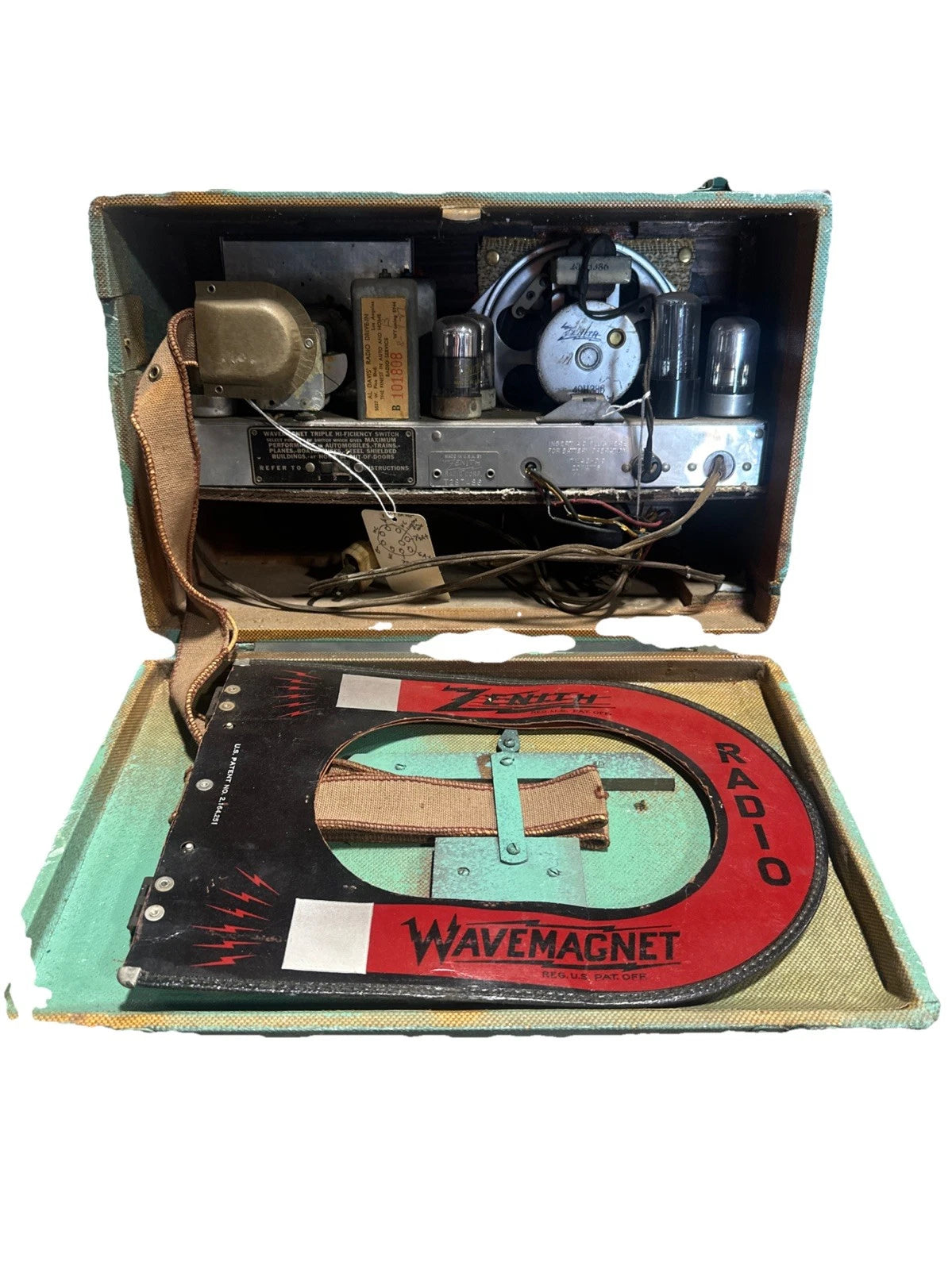 ZENITH MODEL 6G501M LONG DISTANCE WITH WAVEMAGNET RADIO VINTAGE NOT WORKING