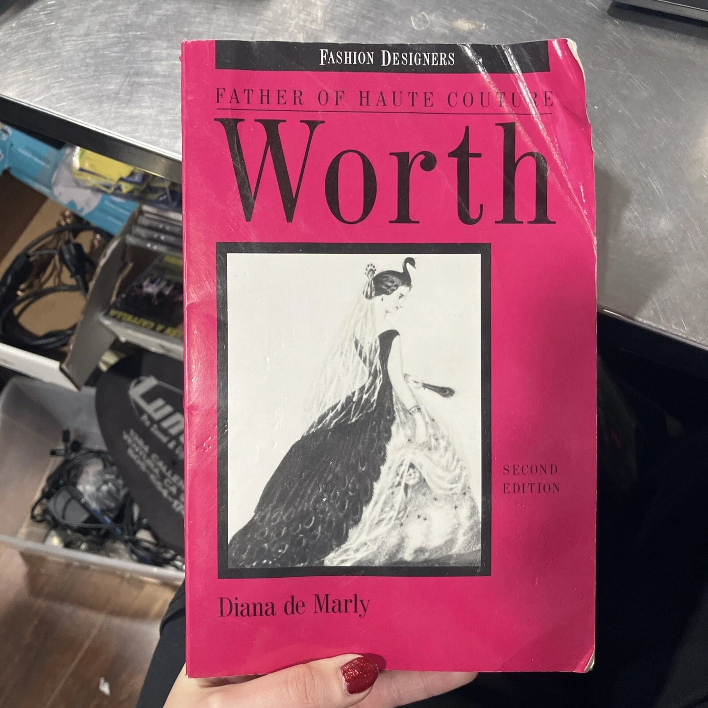 Worth: Father of Haute Couture (Fashion Designers) - Paperback