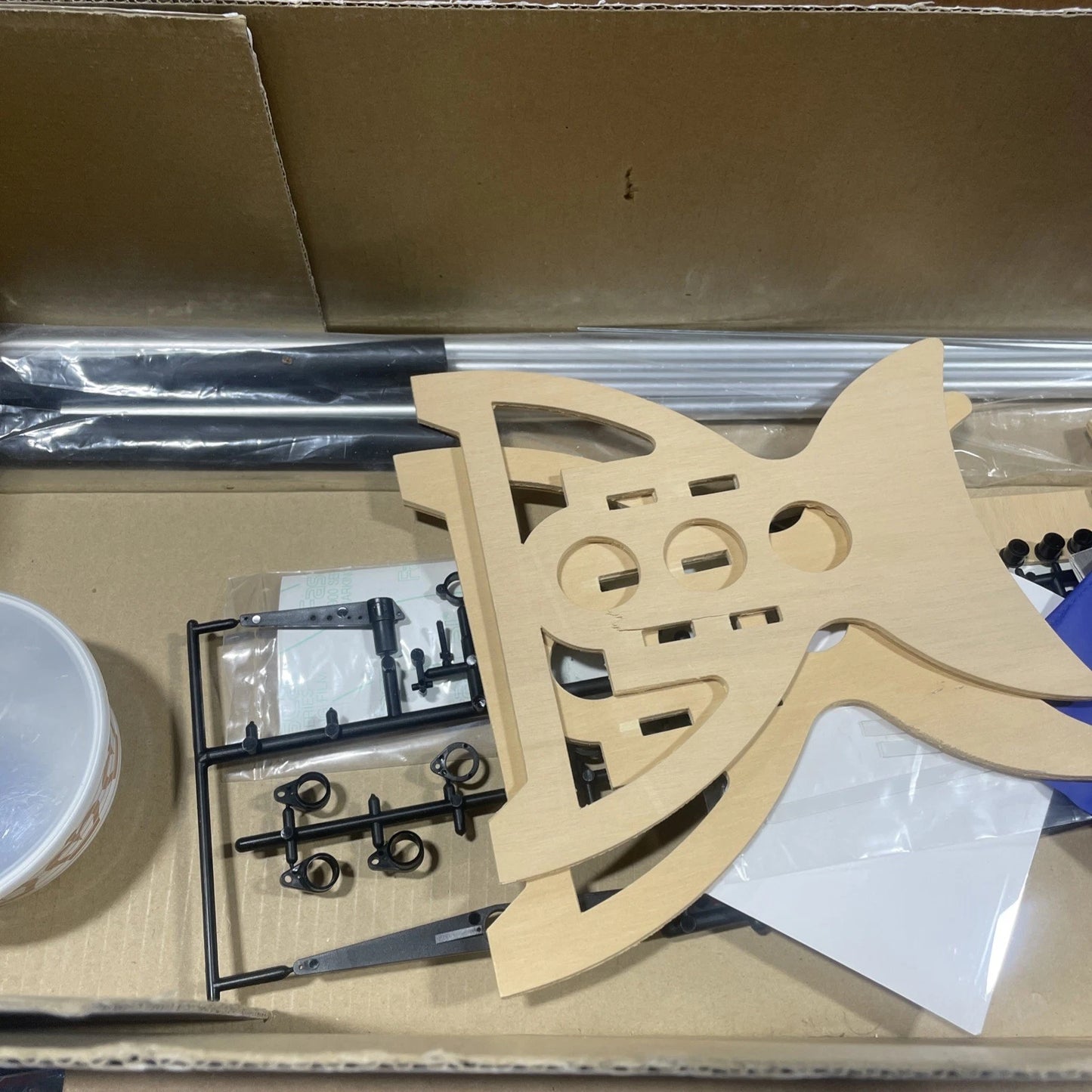 THUNDER TIGER "VICTORIA" NO. 5556 MODEL SAILBOAT IN BOX NOT BUILT W MANUAL