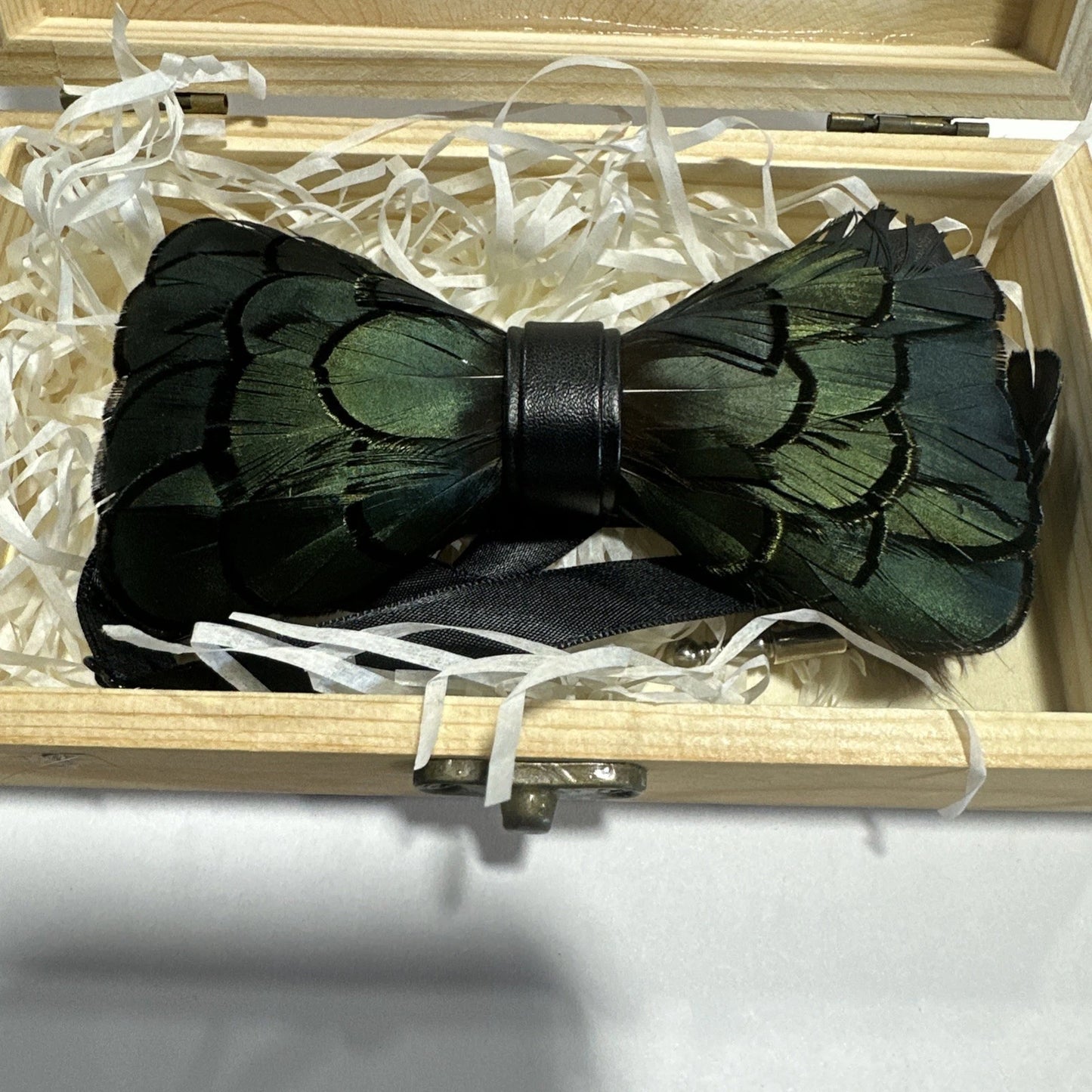 Luxury Bowtie Collection Green Feather Bow Tie w/ matching lapel pin in gift box
