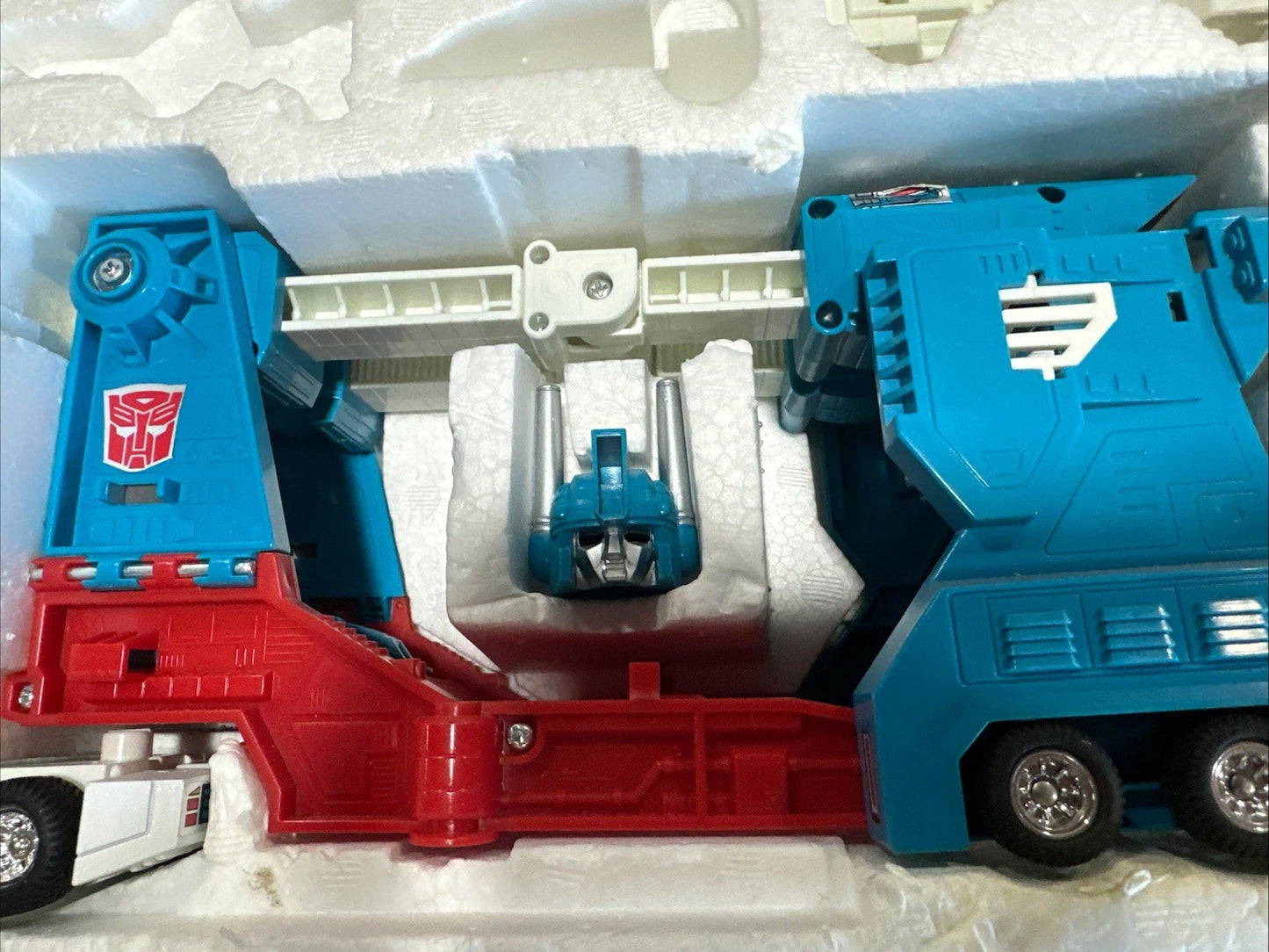 Transformers G1 Ultra Magnus 1985 Hasbro In Box W Manual. Missing 2 Pieces