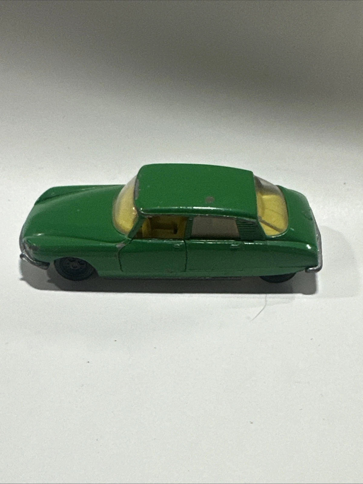 VTG SIKU CITROEN DS 21 NO.V290 GREEN W/YELLOW INTERIOR GERMANY VG