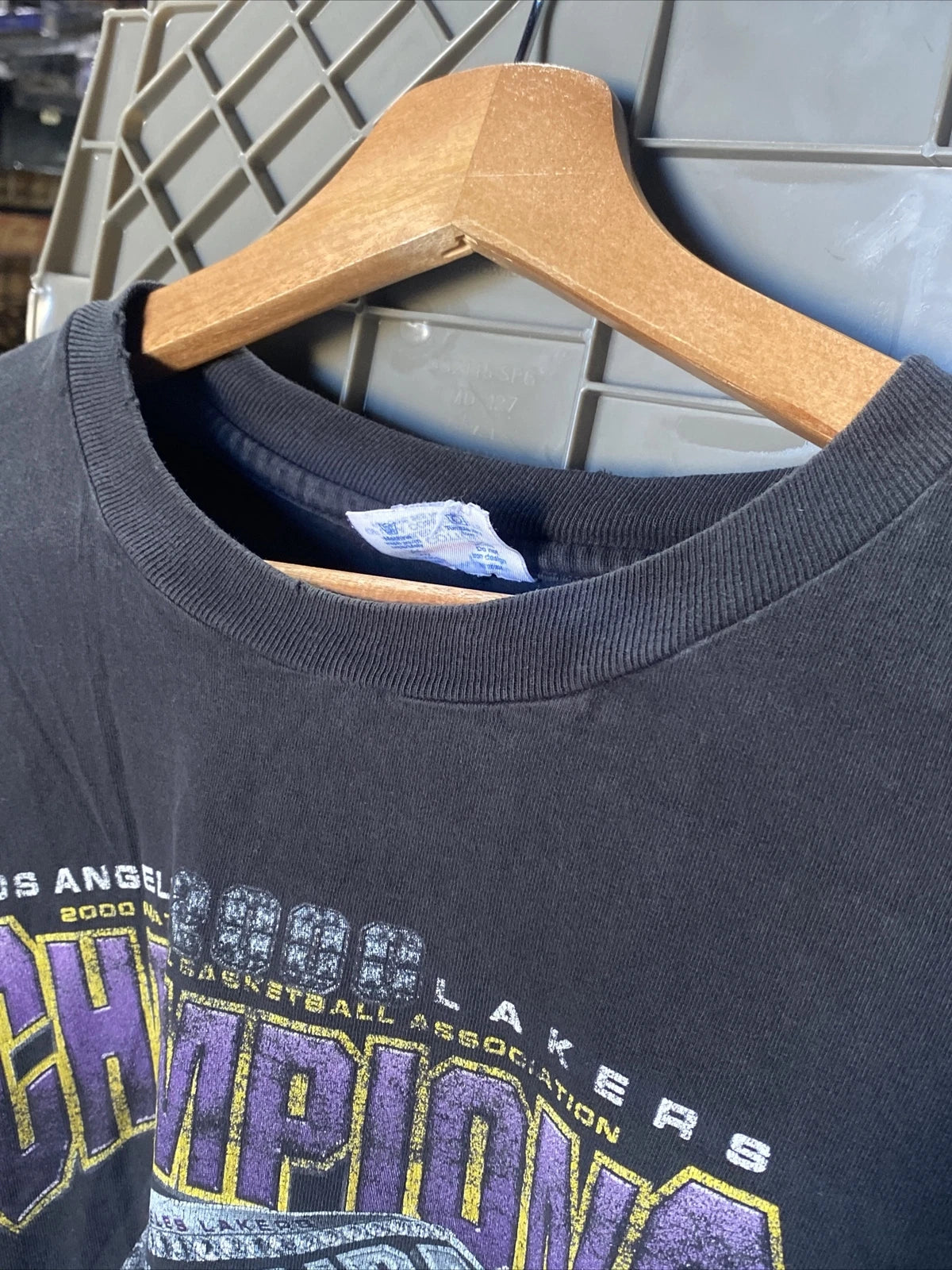 Vintage LA Lakers 2000 NBA Finals Championship Ring T-Shirt Mens XL Kobe Shaq