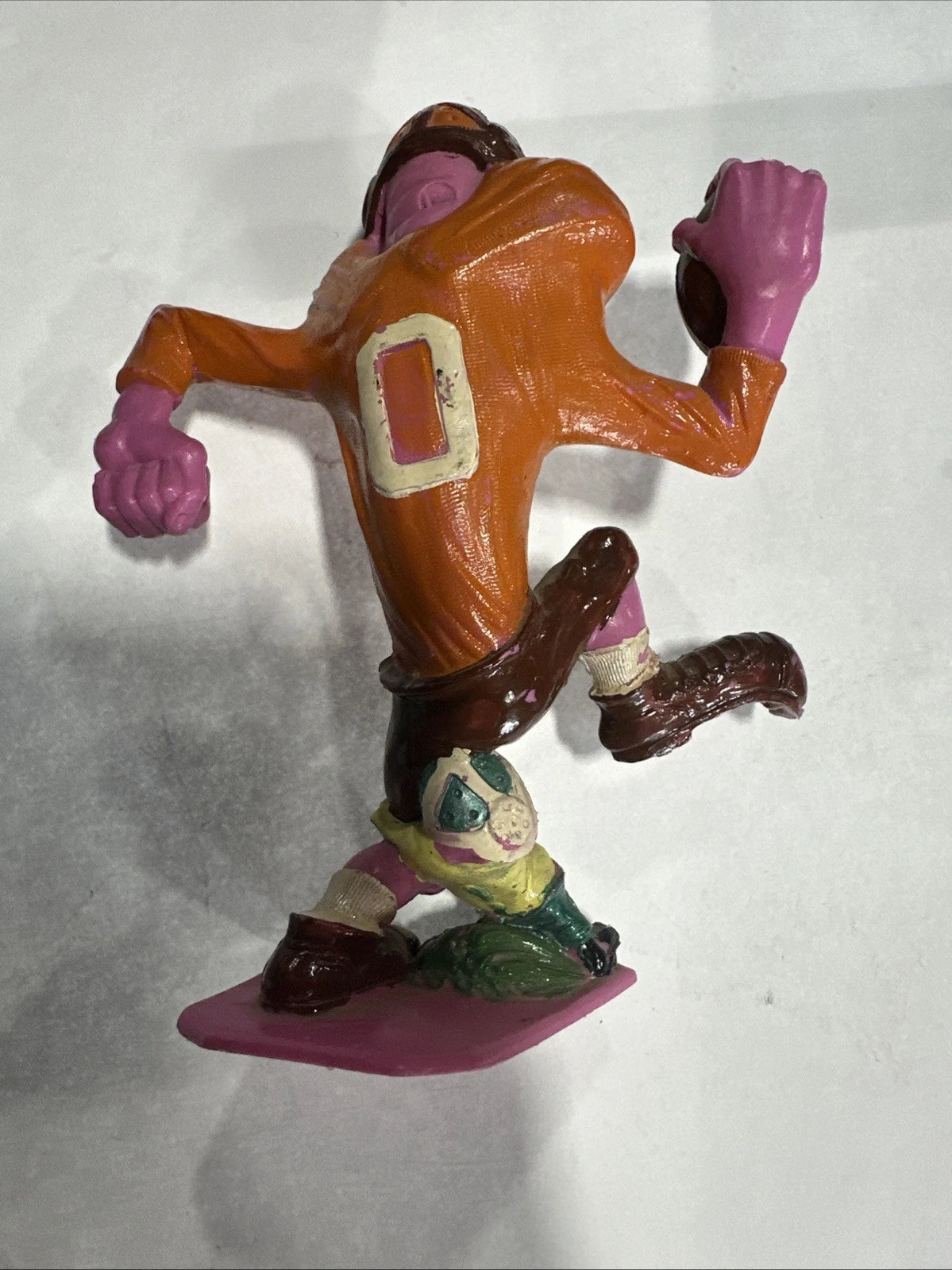 1963 NUTTY MADS ORIGINAL "END ZONE" FOOTBALL PLAYER 6" LOUIS MARX TOY FIGURE