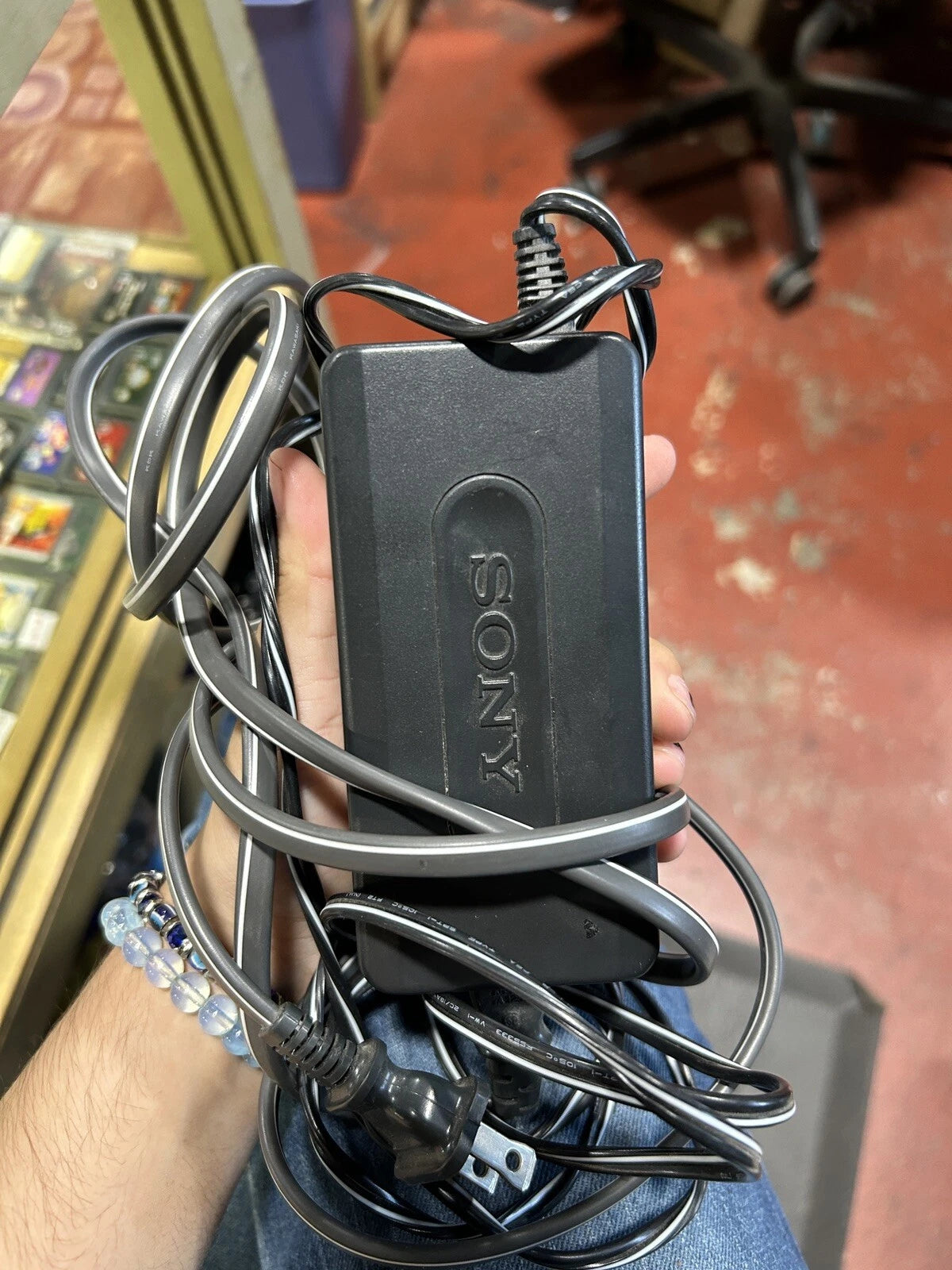 Genuine Sony AC-L10A AC Power Adapter