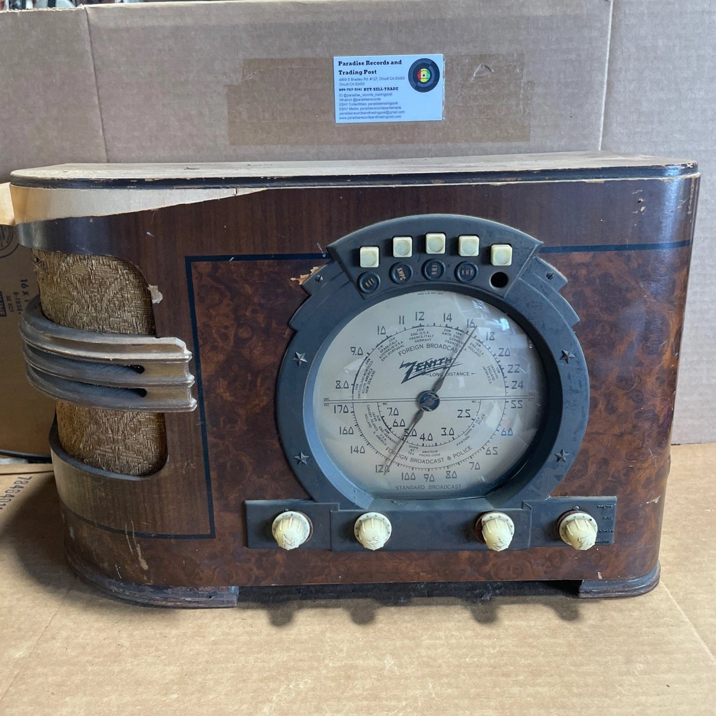 1939 Zenith 6-S-321 "Stars and Stripes" radio as is parts only turns on