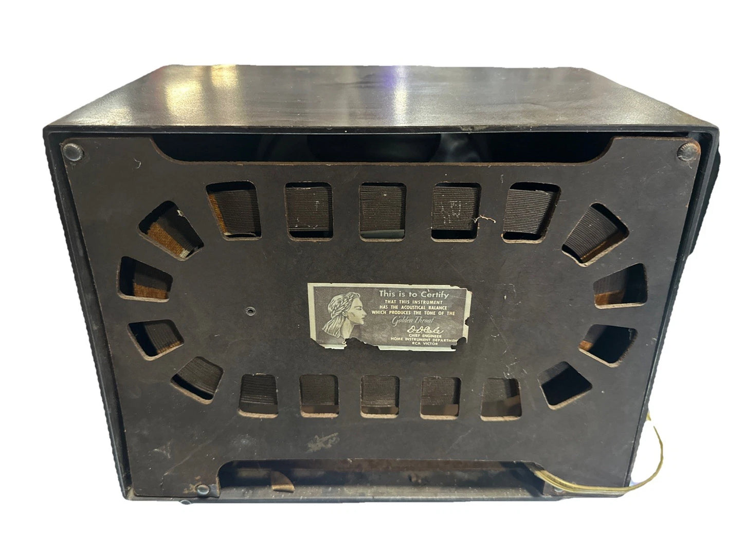 Vintage RCA Victor Radio station 1407 sound box turns on as is parts