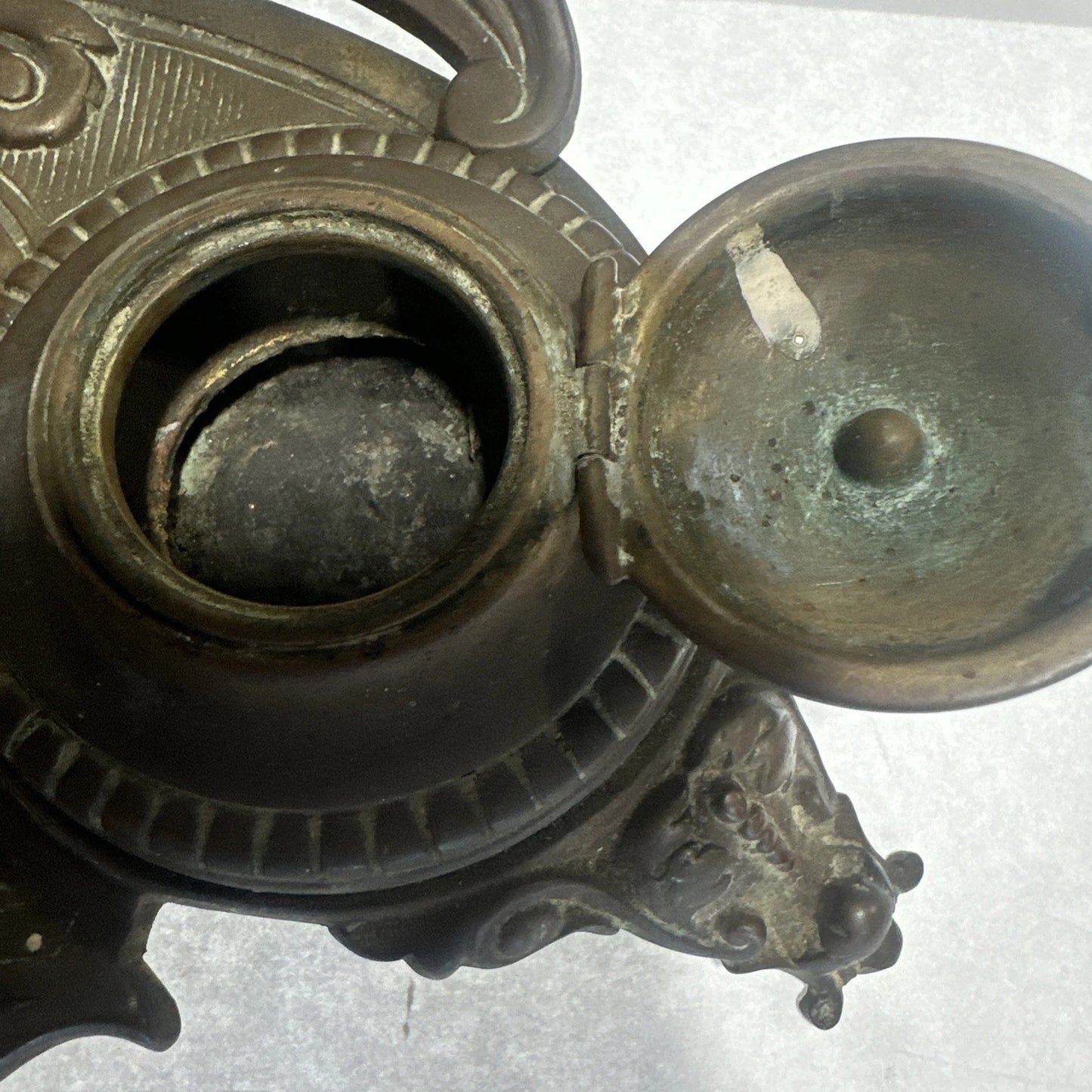 VTG Double Inkwell Brass Ornate Lion Head Figural Vintage