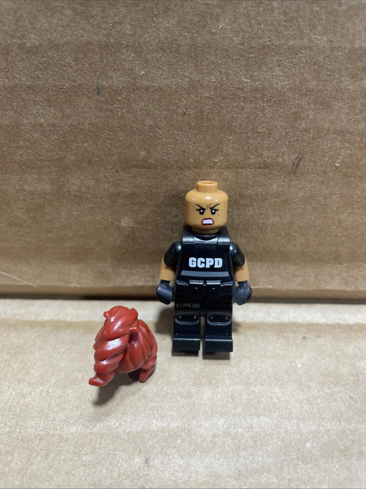 Lego DC Super Heroes Barbara Gordon SWAT Vest Minifigure 70908