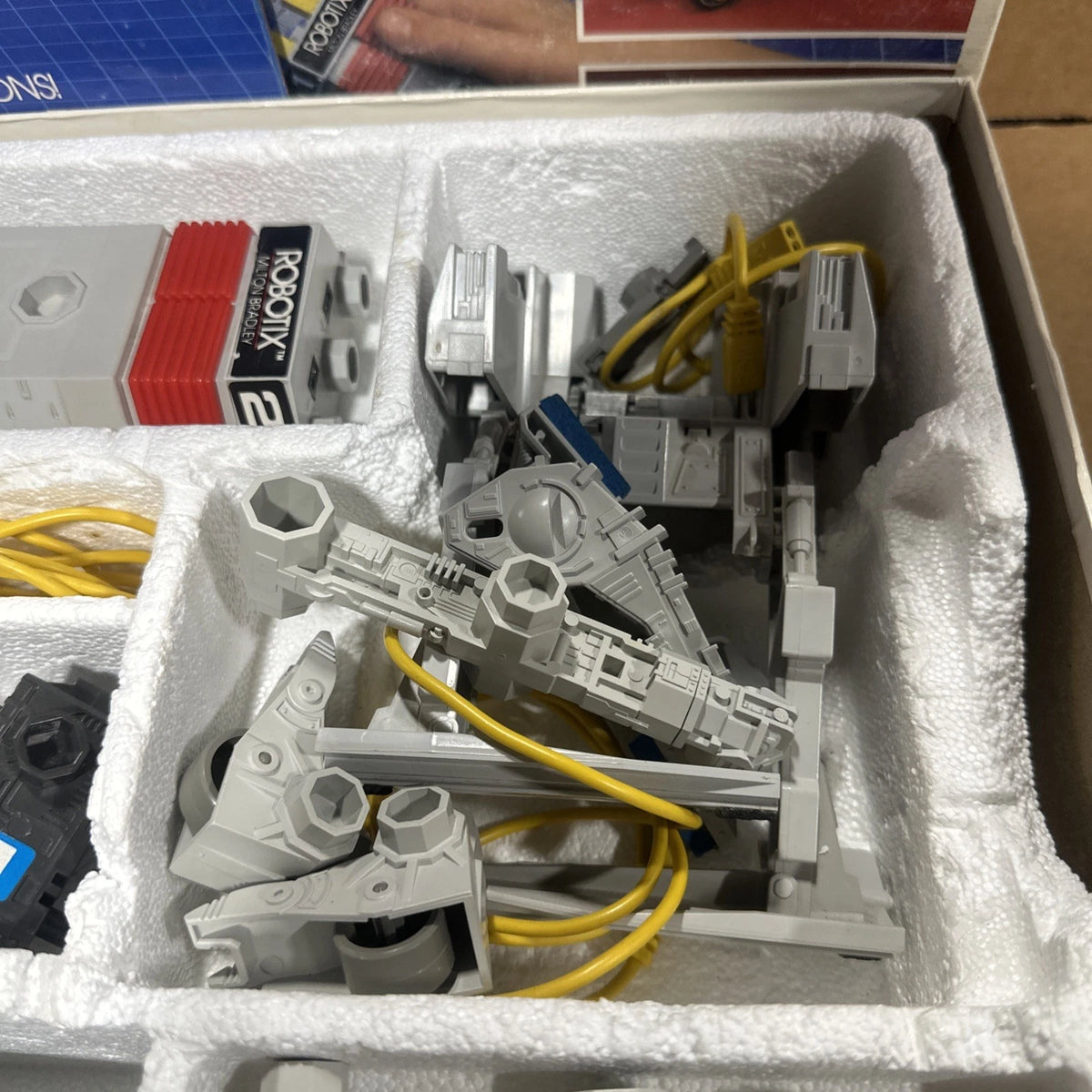 1985 Robotix R-1000 by Milton Bradley Used Untested Set