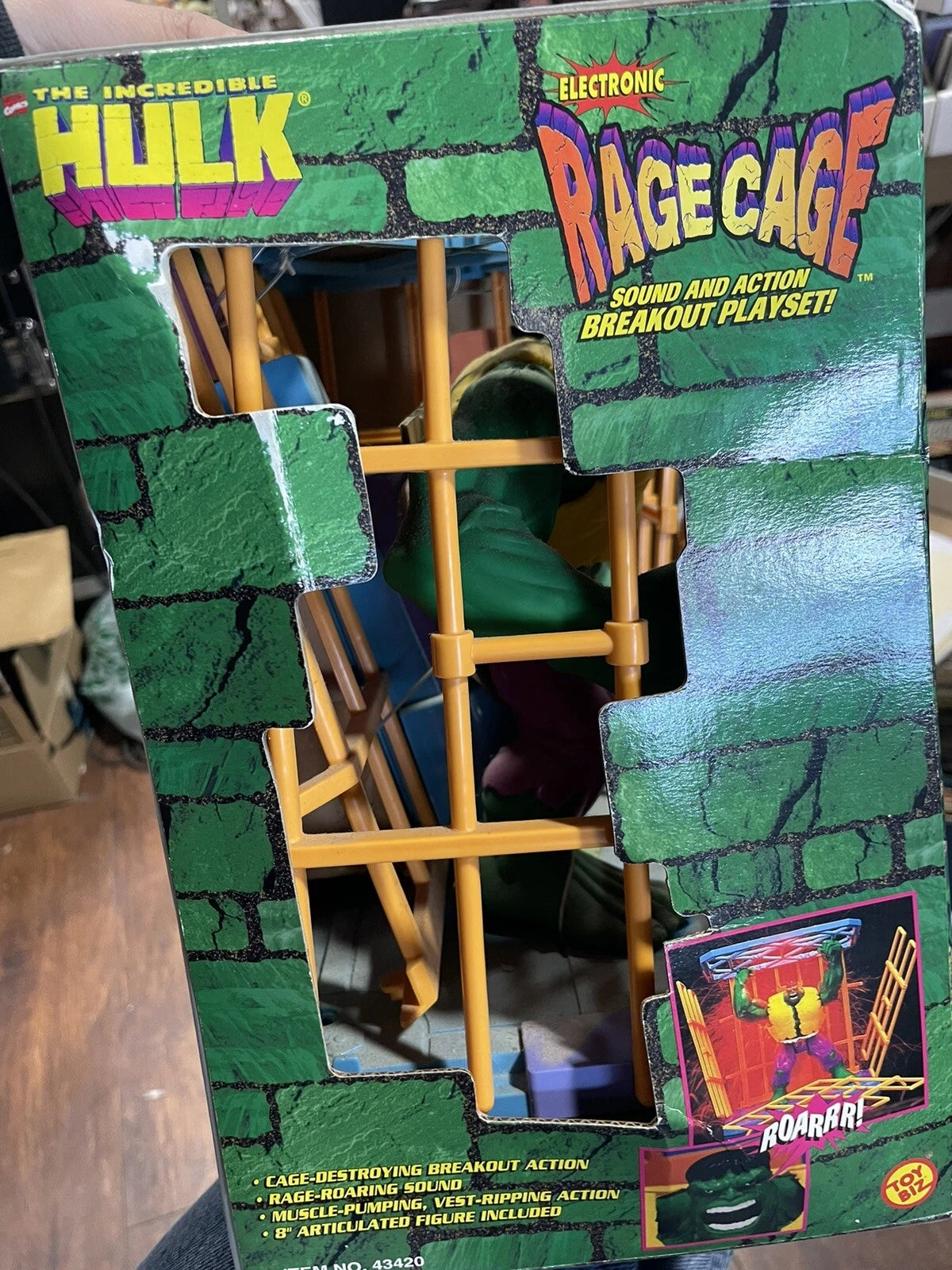 1996 Toy Biz The Incredible Hulk Electronic Rage Cage Action Figure Playset