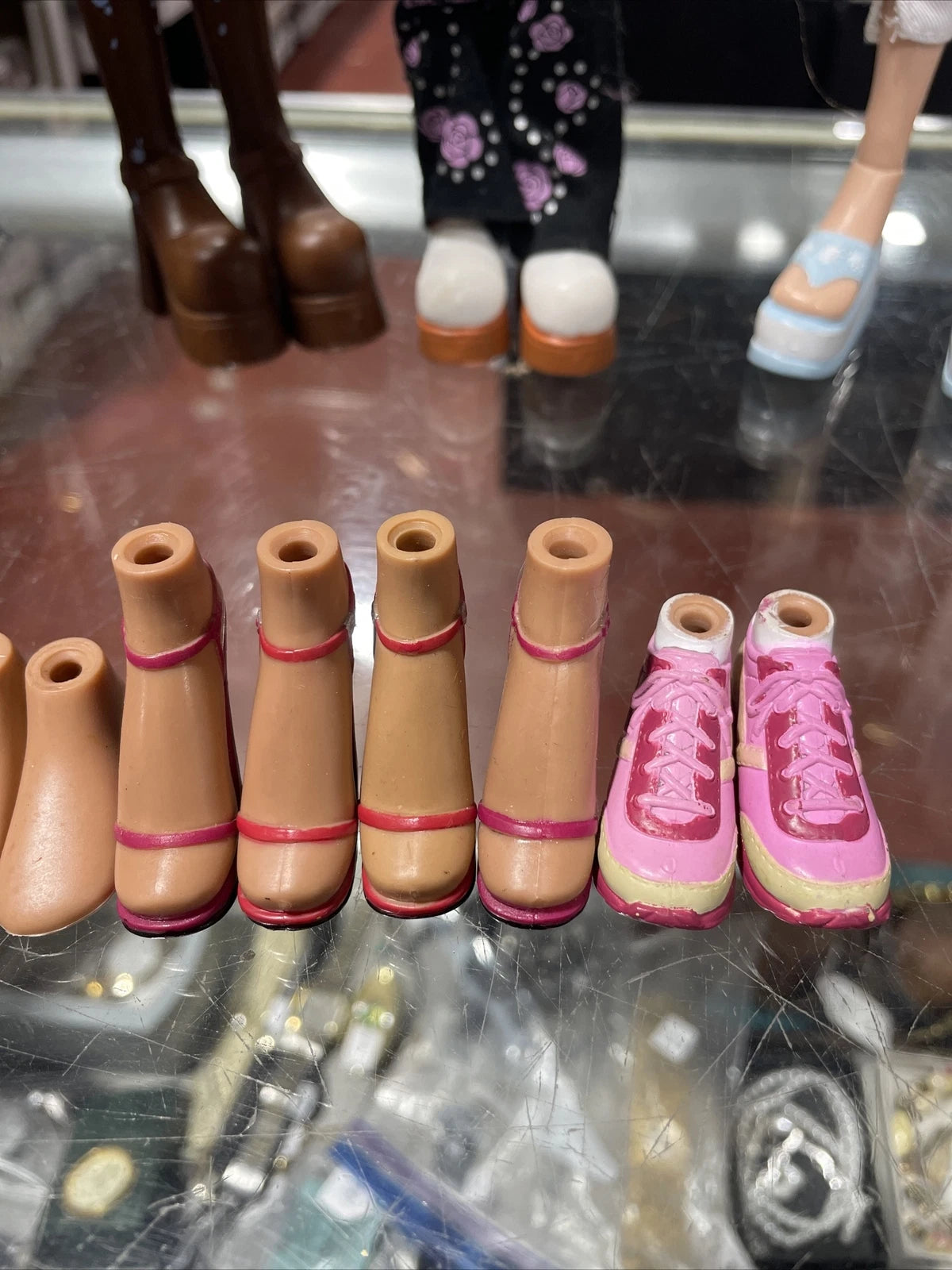 Vintage 2001 MGA Bratz Doll Lot of 5 Dolls w/Outfits & Extra Shoes MINT