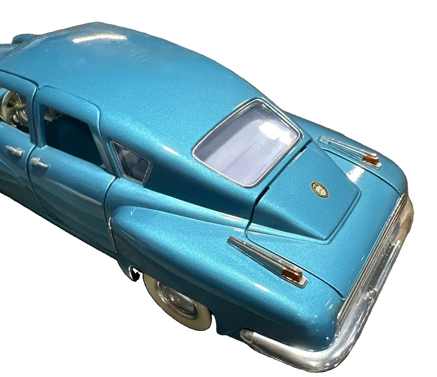 Tucker 1948 Road Signature Fairfield Mint Classic Collectible 1:18 Read
