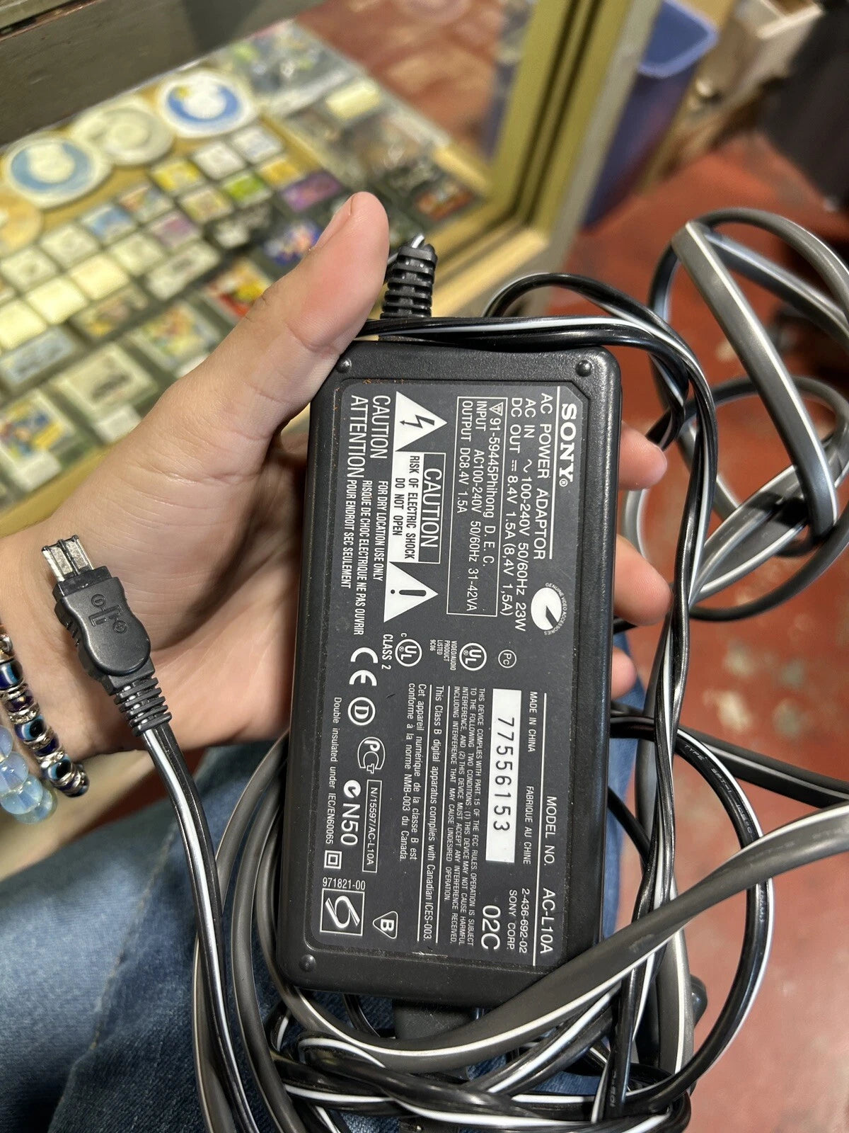 Genuine Sony AC-L10A AC Power Adapter