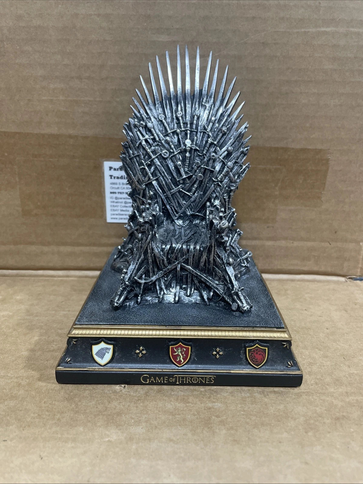 GAME OF THRONES THE IRON THRONE METAL SCULPTURE /WITH HOUSE SHIELDS WOOD BASE