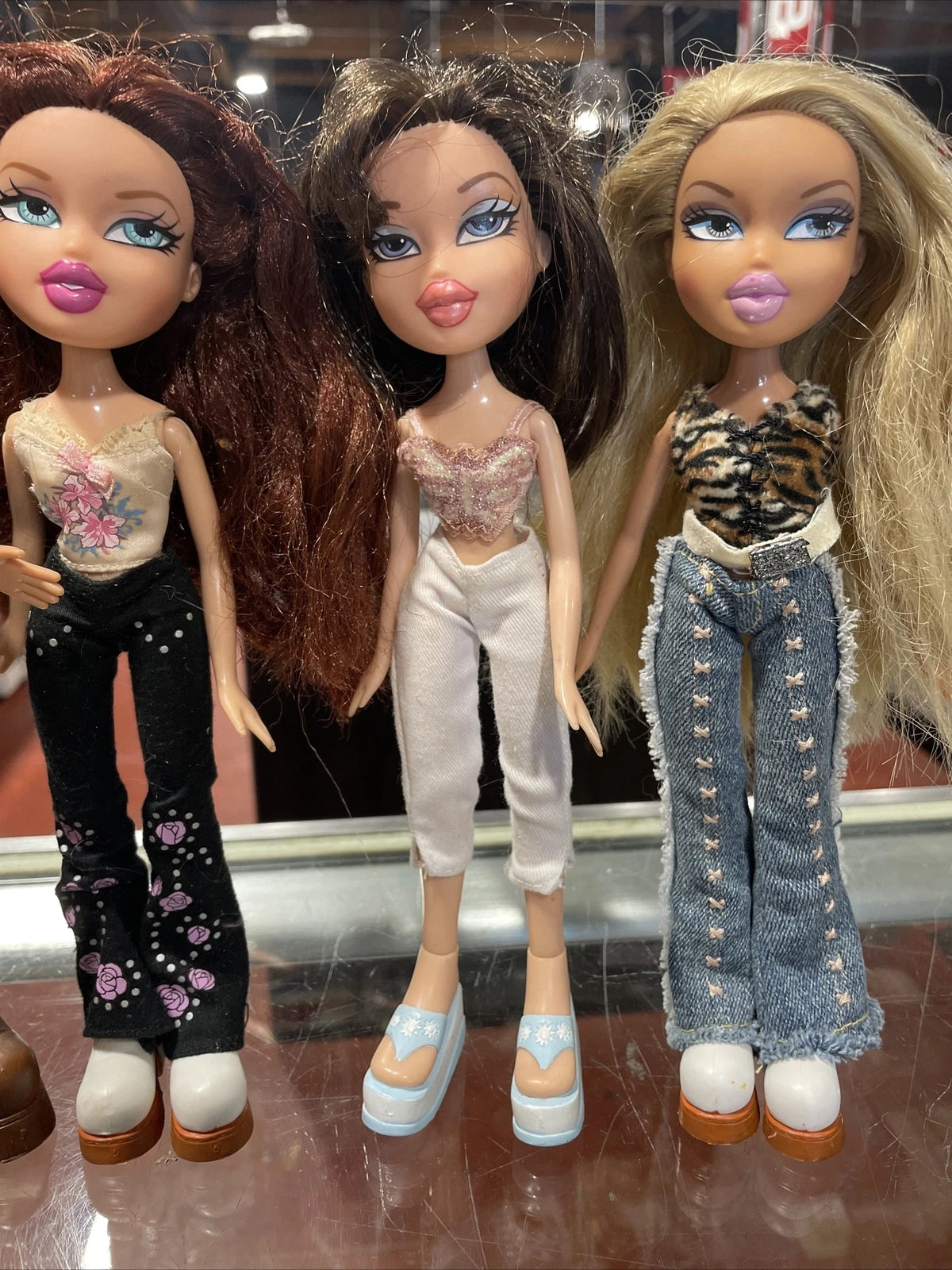Vintage 2001 MGA Bratz Doll Lot of 5 Dolls w/Outfits & Extra Shoes MINT