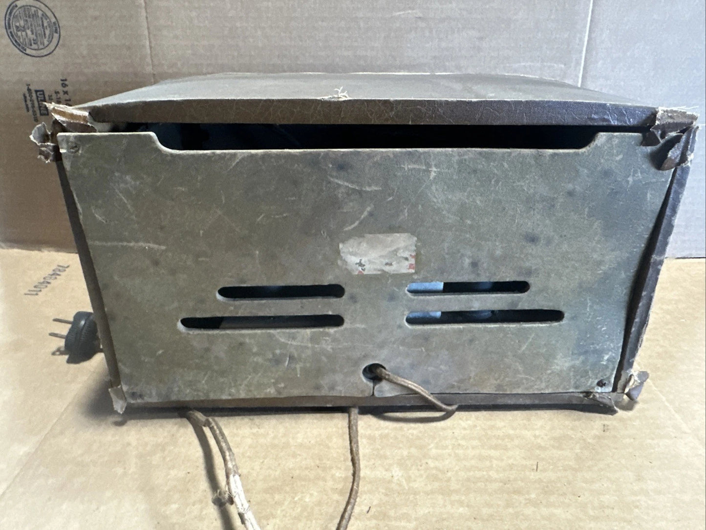 Firestone Air Chief Vintage Vinyl Tube Radio AM/FM 1946-47