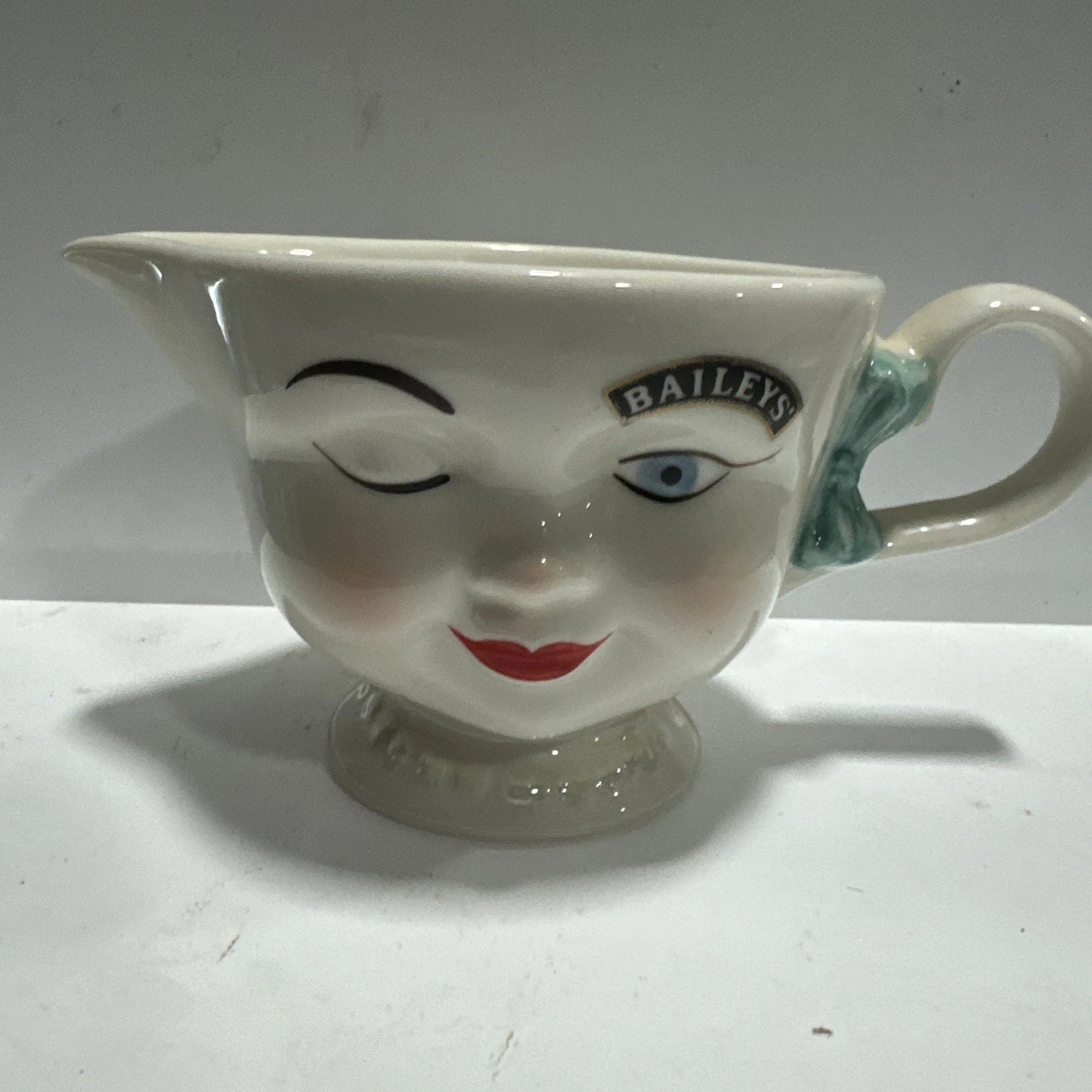 4 Baileys Mr. Mrs Coffee Cups Mugs Anthropomorphic Winking Face Footed 1996 Lot