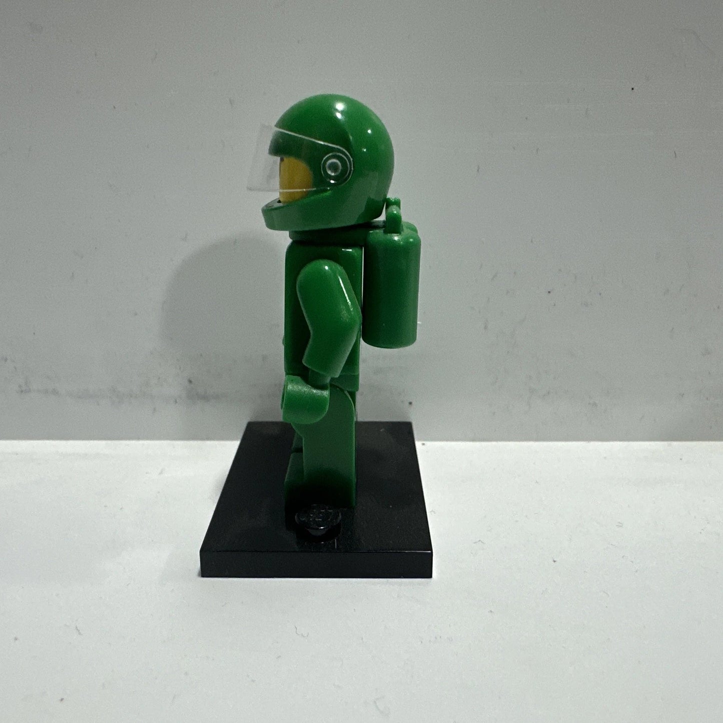 LEGO Classic Space Man Minifig idea007 Ideas Green W/Air Tanks RARE! 21109 Pete