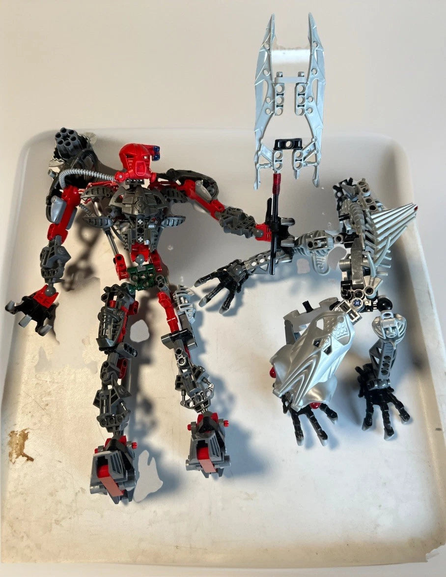 Lego Bionicle Maxilos and Spinax (8924) 96% Complete w/ Instructions