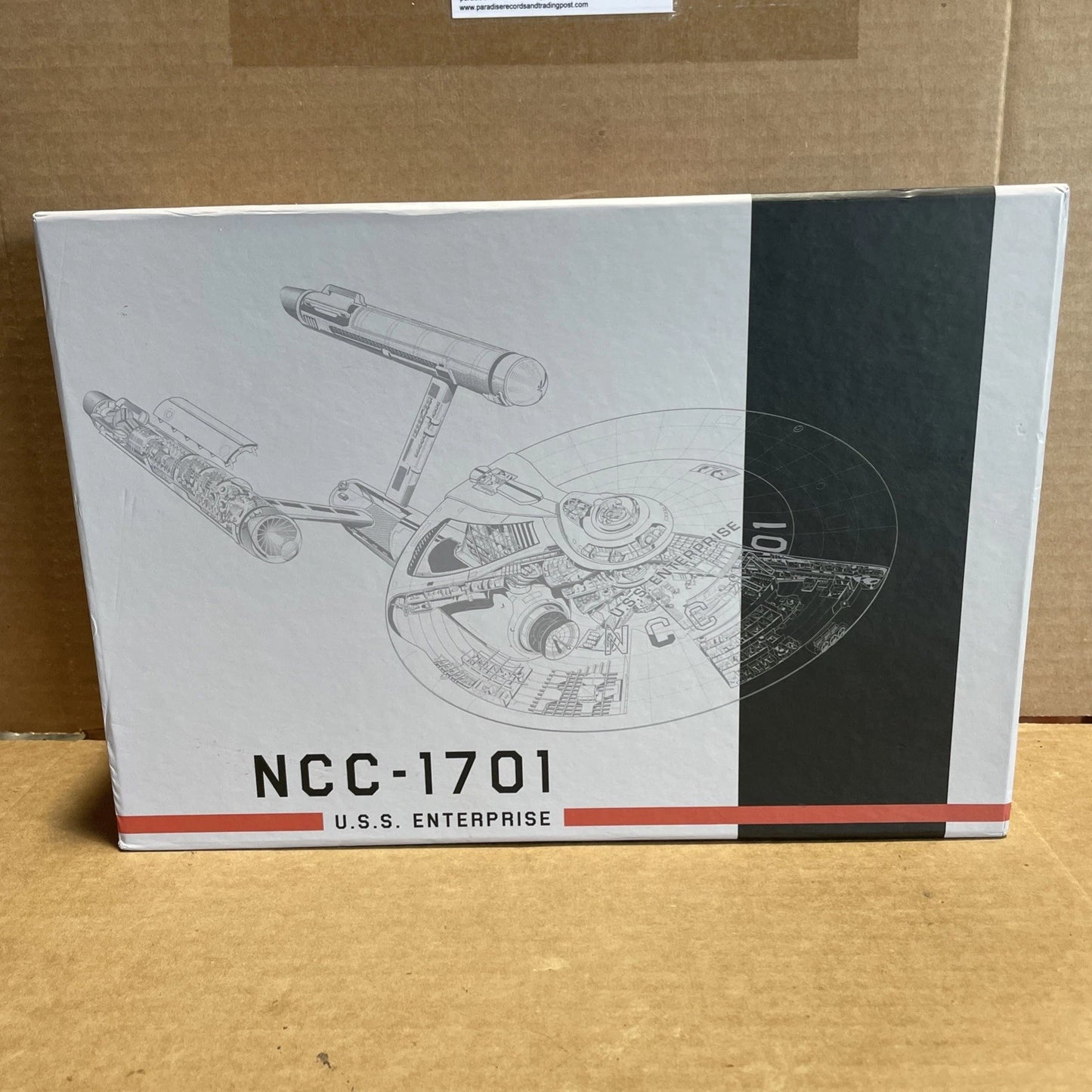 Bioworld NCC-1701 U.S.S. Enterprise Star Trek Gift Hat Socks Wallet Open Box