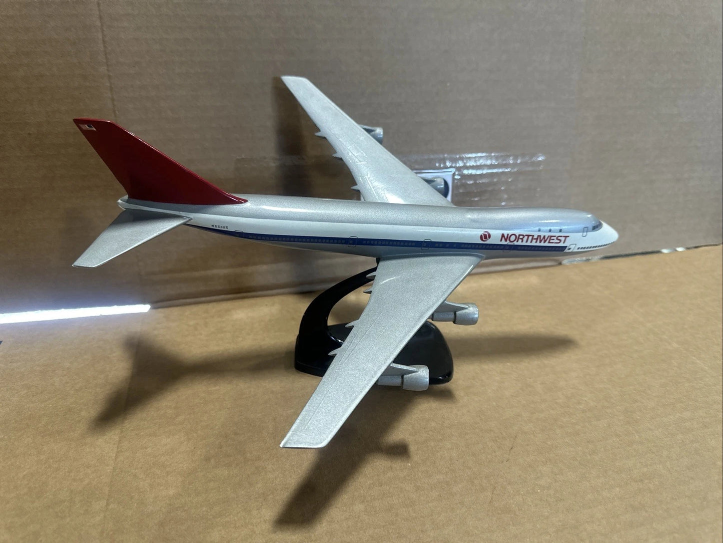 Vintage Northwest Airplane with Stand Model 1/200 N601us Boeing 747-100