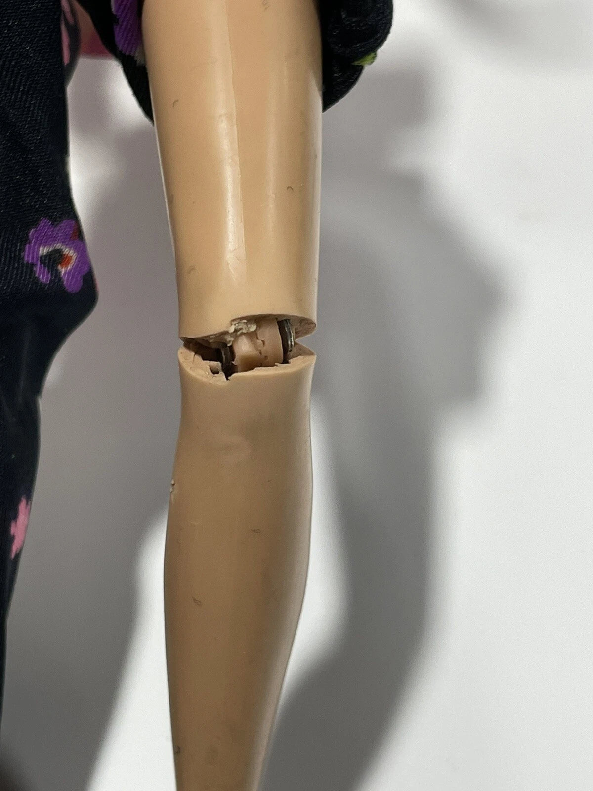 Vintage 1959 Mattel Barbie Doll Brunette Blue Eyes Legs Bend America Broken Leg