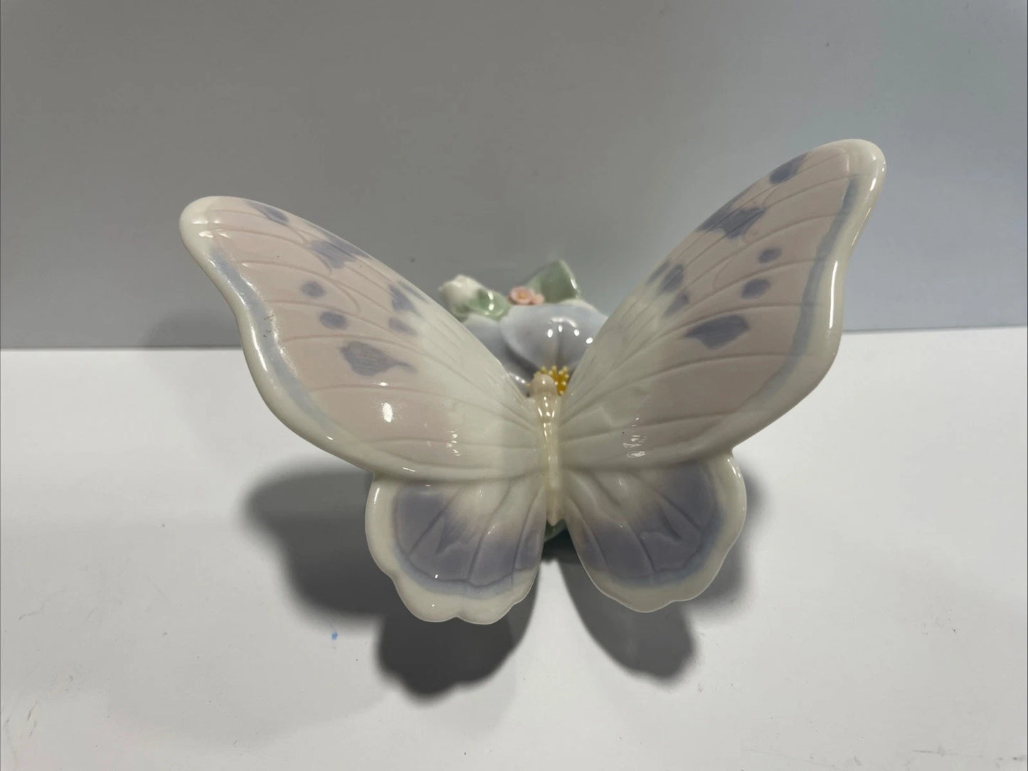 Lladro “Refreshing Pause" Butterfly On A Flower Rare Vintage Unique
