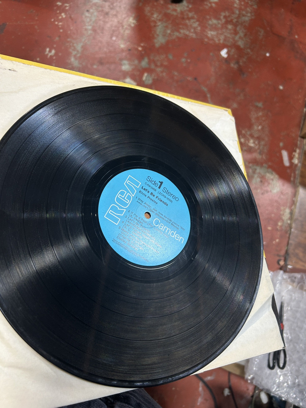 ELVIS PRESLEY CAS-2408 LET’S BE FRIENDS RARE RIGID VINYL CAMDEN ORIG vg