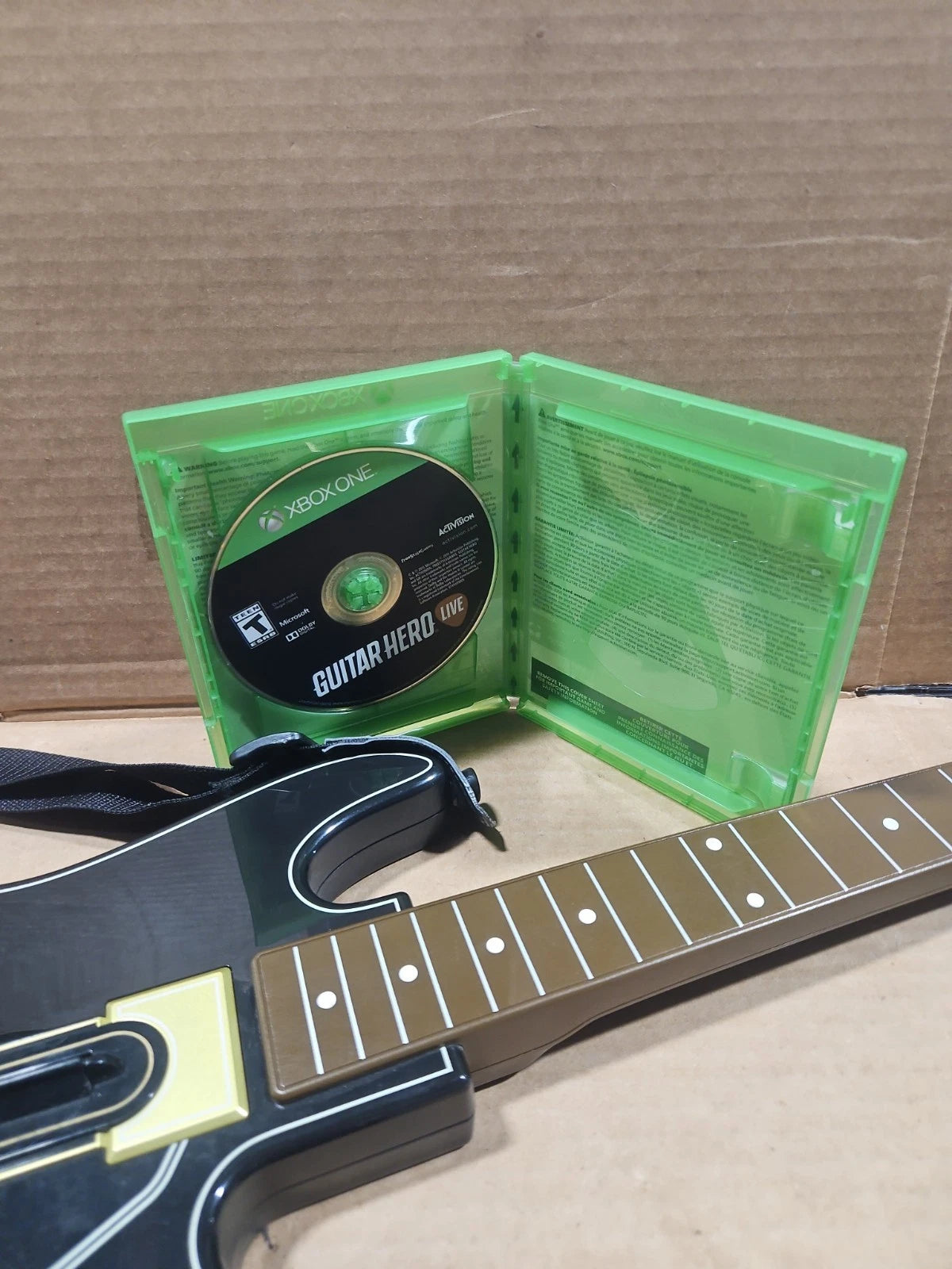 GUITAR HERO LIVE BUNDLE WITH GAME AND 2 GUITAR CONTROLLERS PS DONGLES
